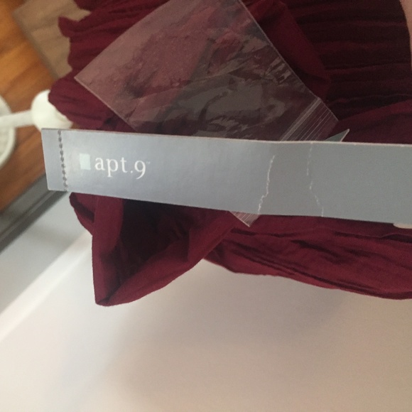 Apt. 9 Maroon Crinkle Long Sleeve Button Up - Picture 7 of 8